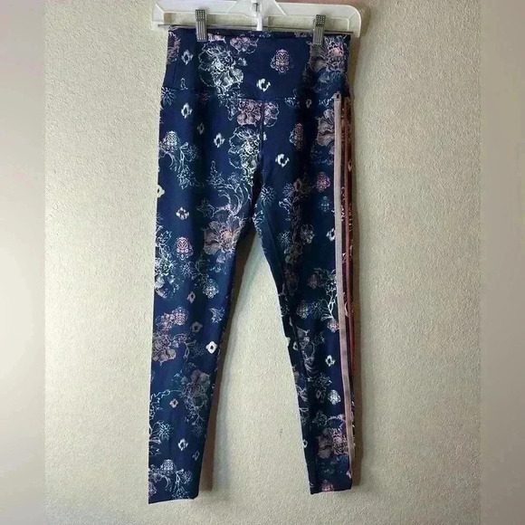 Free People Lose Control Floral Print Leggings Size small NWOT - Picture 3 of 8